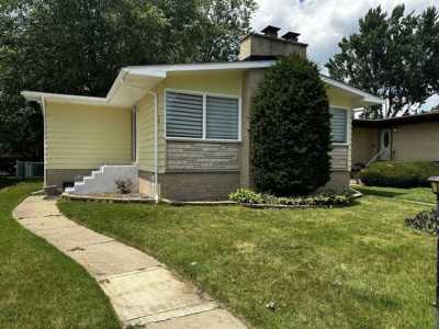 Home For Sale in Calumet City, Illinois