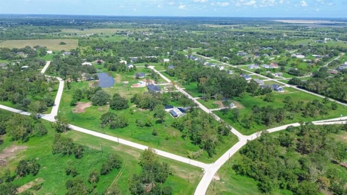 Picture of Residential Land For Sale in Alvin, Texas, United States