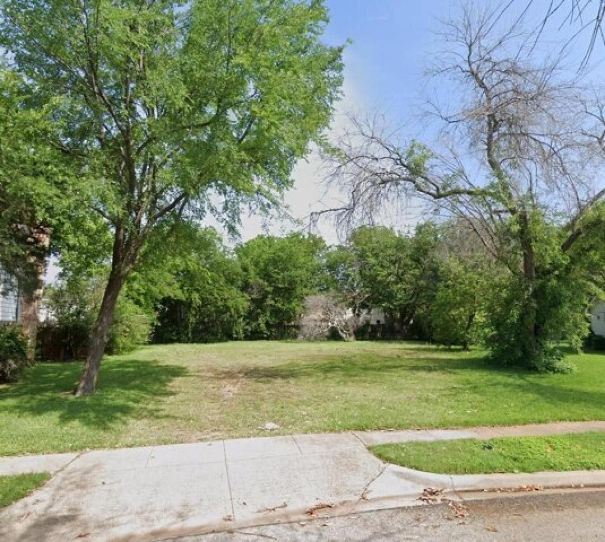 Picture of Residential Land For Sale in Farmers Branch, Texas, United States