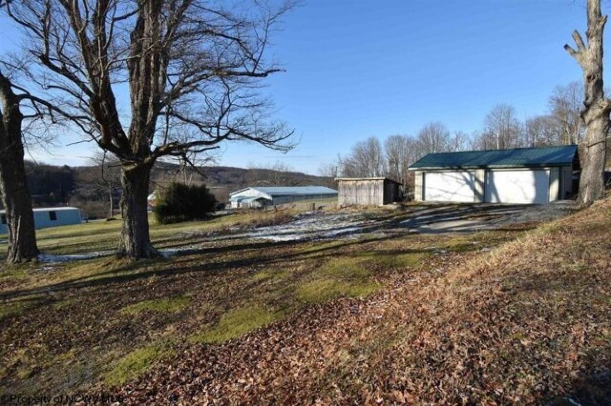 Picture of Home For Sale in Bruceton Mills, West Virginia, United States