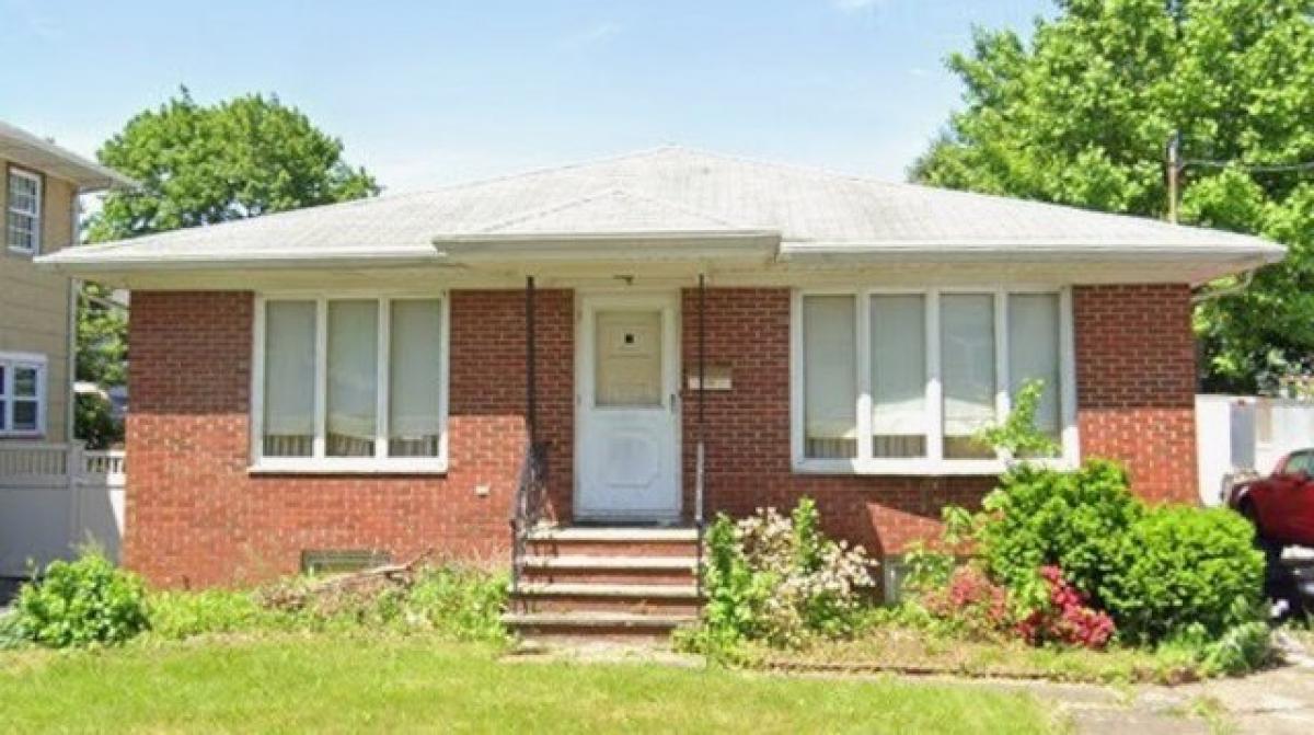 Picture of Home For Sale in Linden, New Jersey, United States