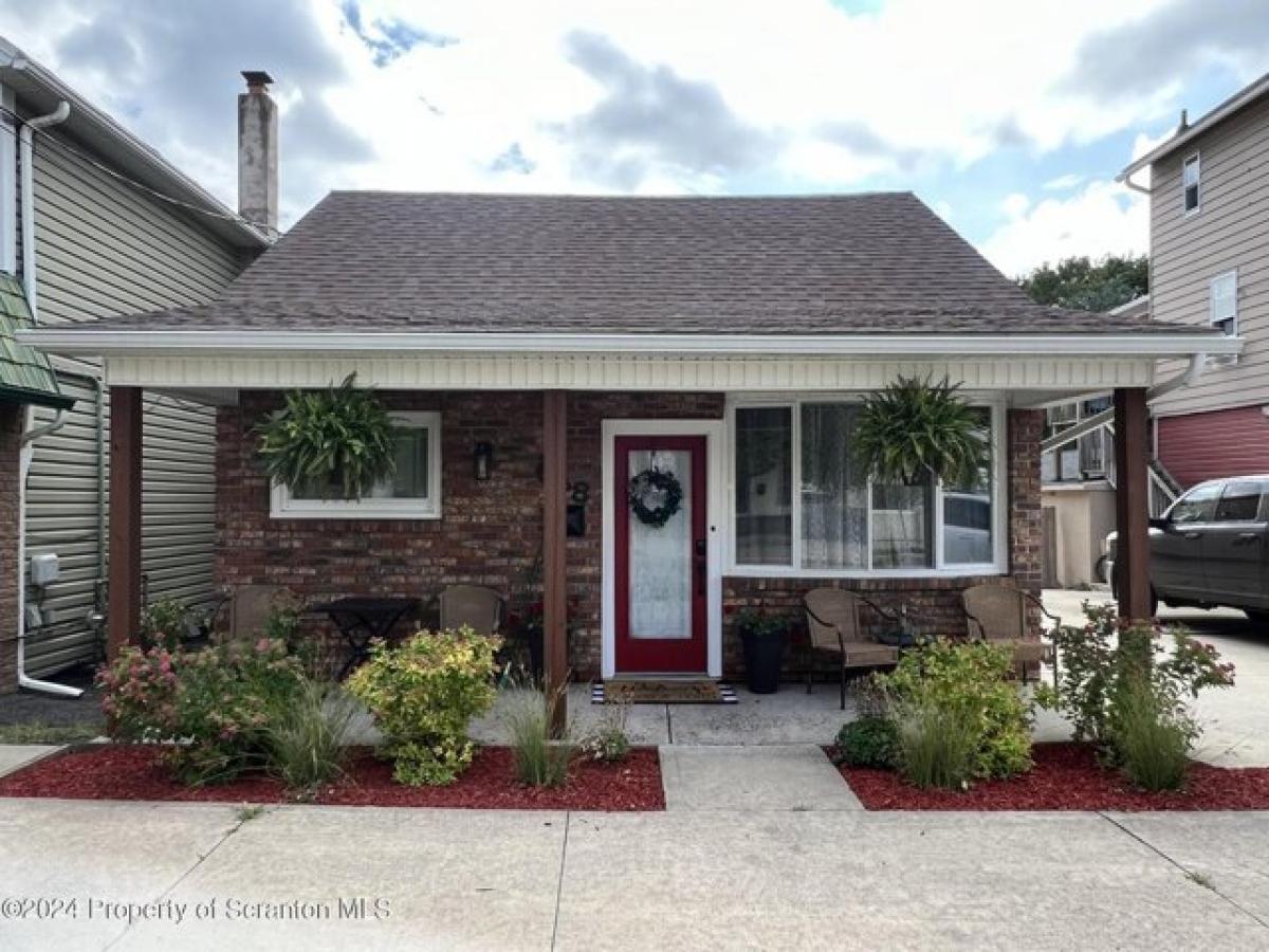 Picture of Home For Sale in Jermyn, Pennsylvania, United States