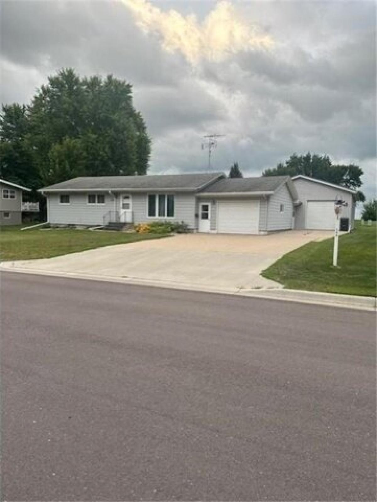 Picture of Home For Sale in Lakefield, Minnesota, United States