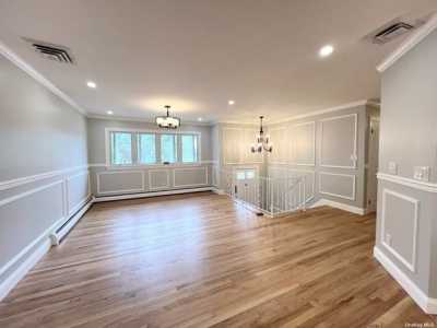 Home For Sale in Hicksville, New York