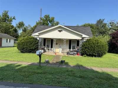 Home For Sale in Smiths Grove, Kentucky