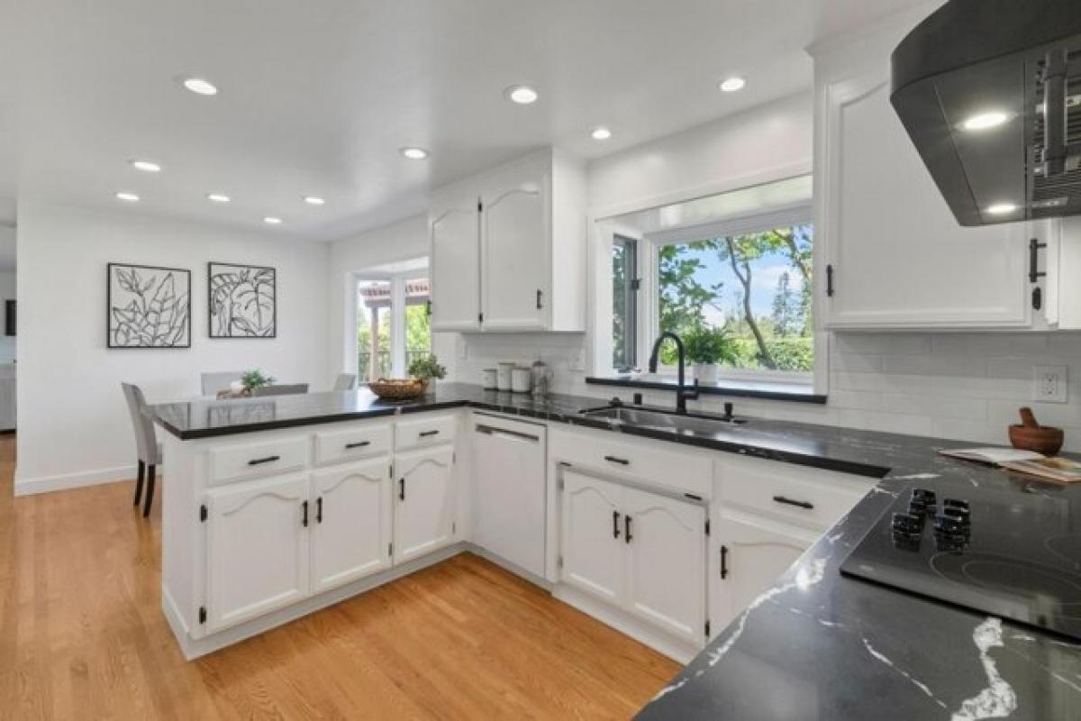 Picture of Home For Sale in Los Gatos, California, United States