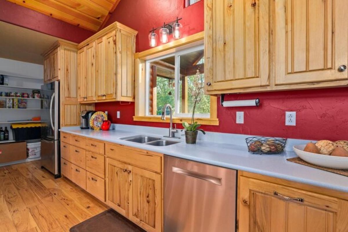 Picture of Home For Sale in Trail, Oregon, United States