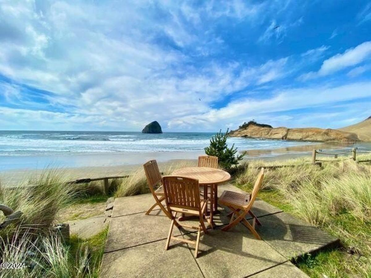 Picture of Home For Sale in Pacific City, Oregon, United States