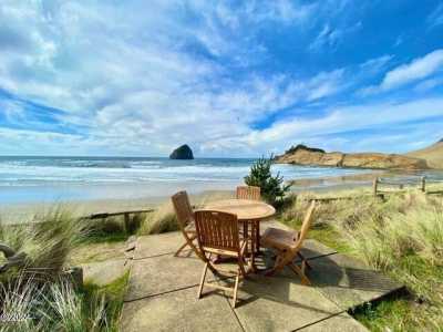 Home For Sale in Pacific City, Oregon