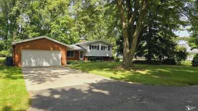 Home For Sale in Temperance, Michigan