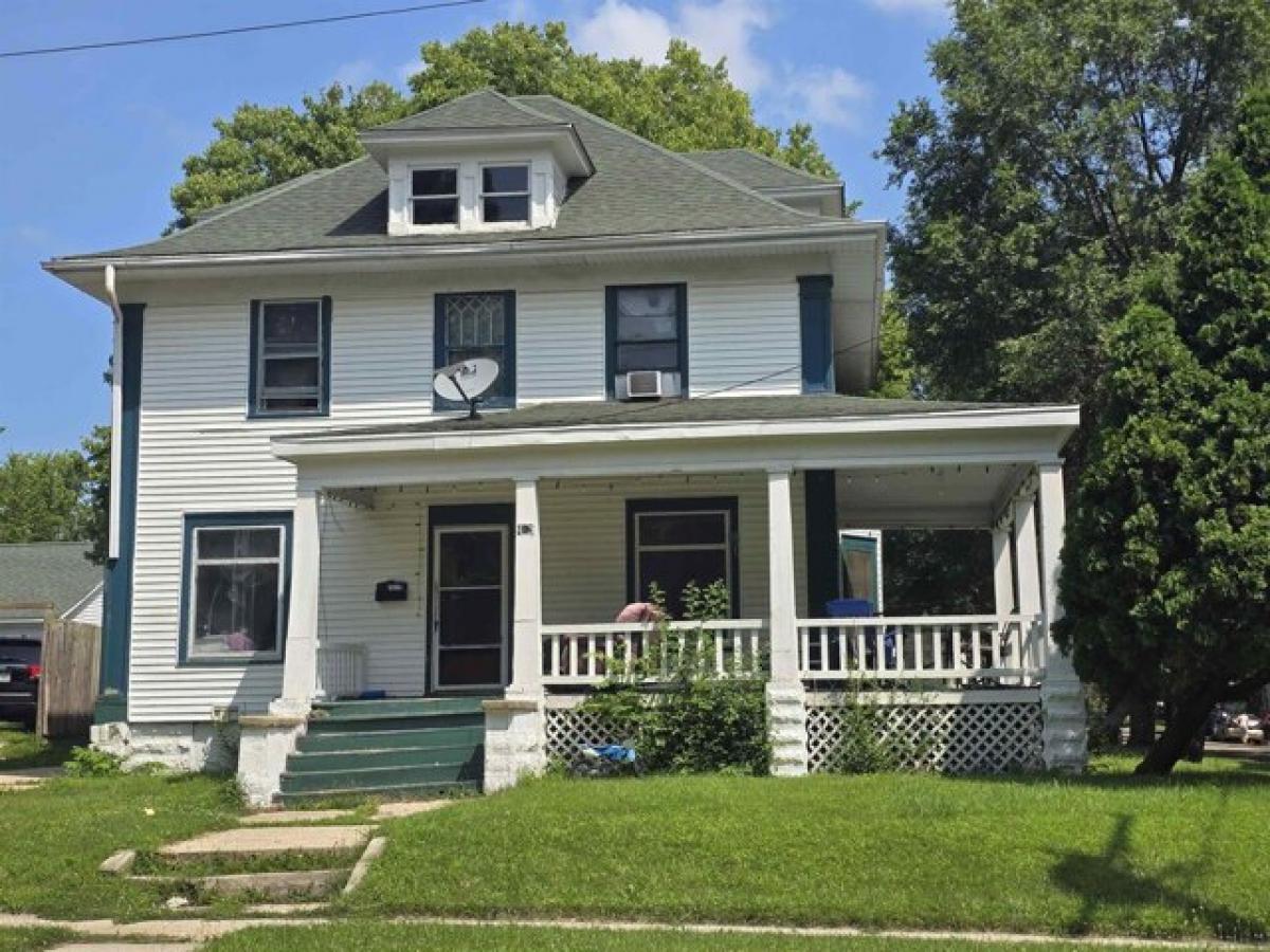 Picture of Home For Sale in Beloit, Wisconsin, United States