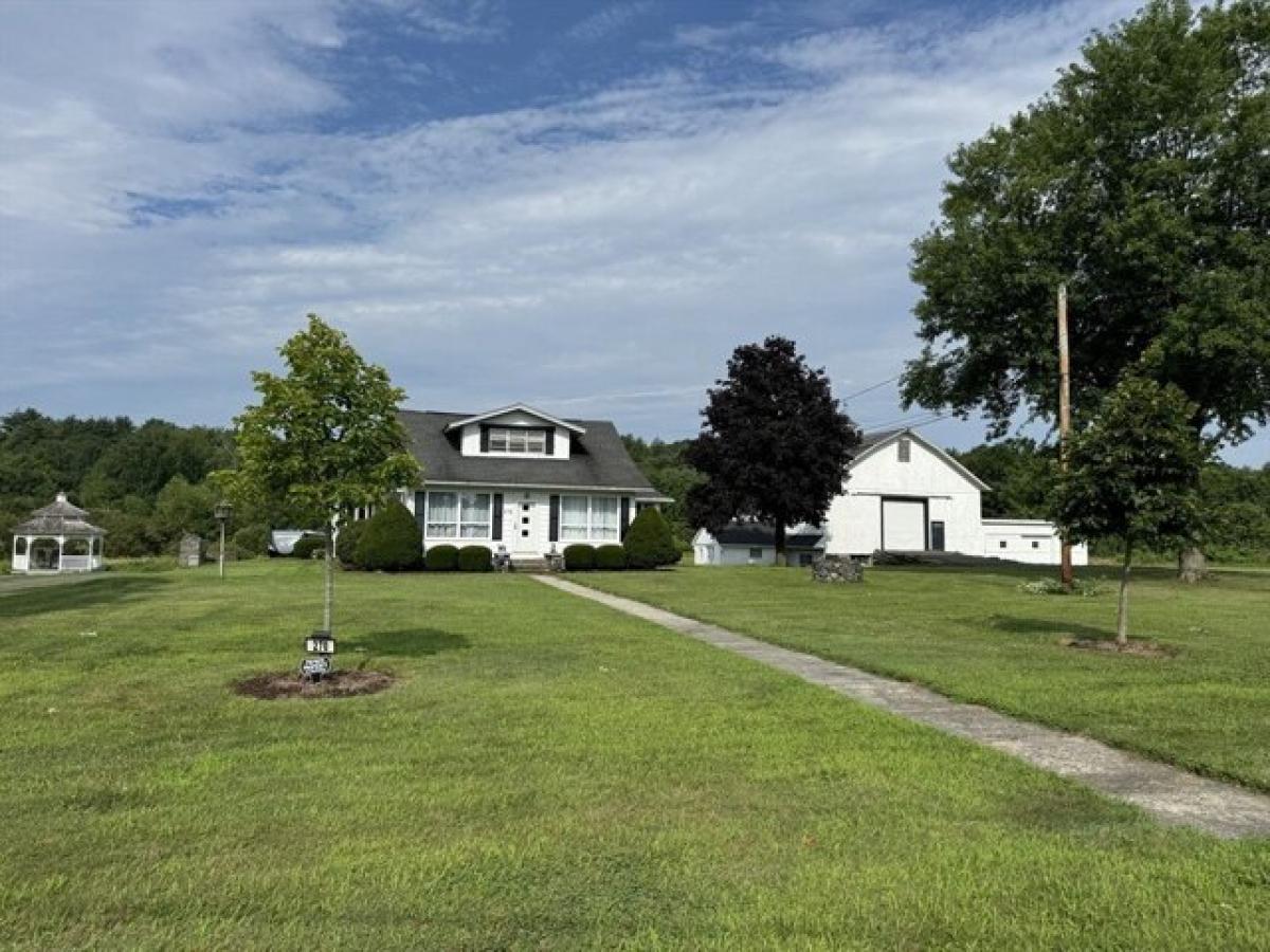 Picture of Home For Sale in Belchertown, Massachusetts, United States