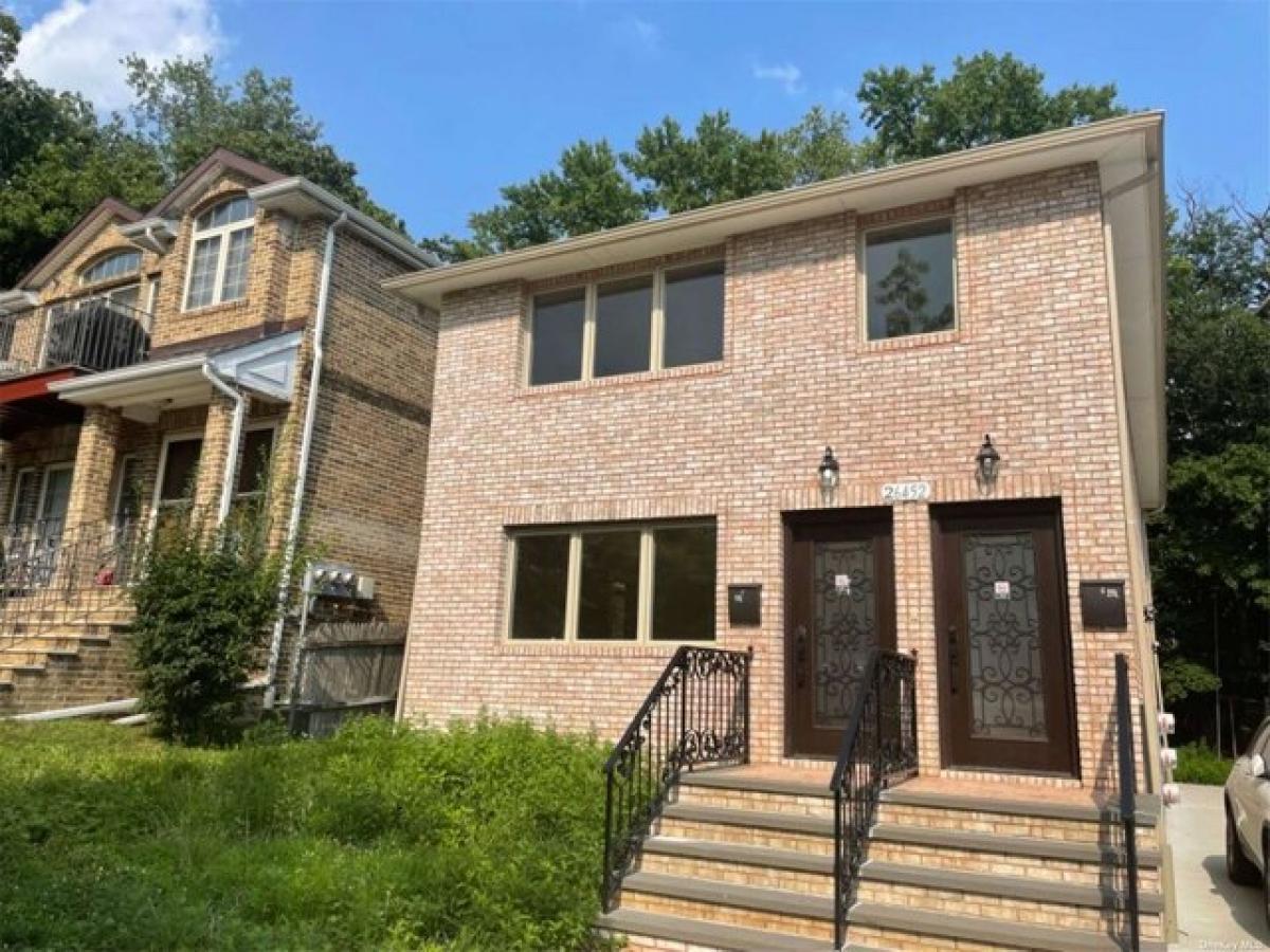 Picture of Home For Rent in Glen Oaks, New York, United States