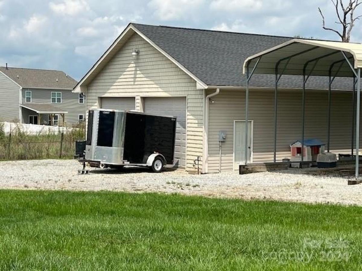 Picture of Home For Sale in Fletcher, North Carolina, United States