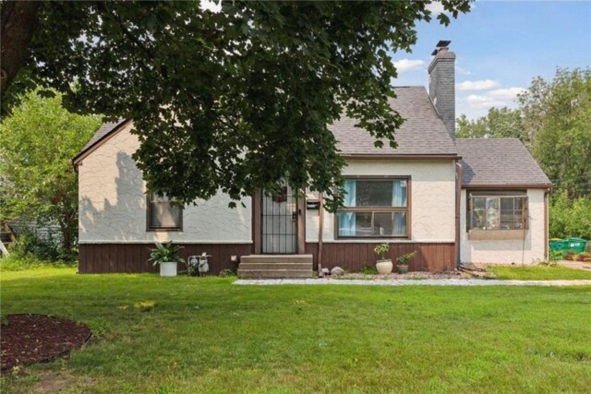 Picture of Home For Sale in Brooklyn Center, Minnesota, United States