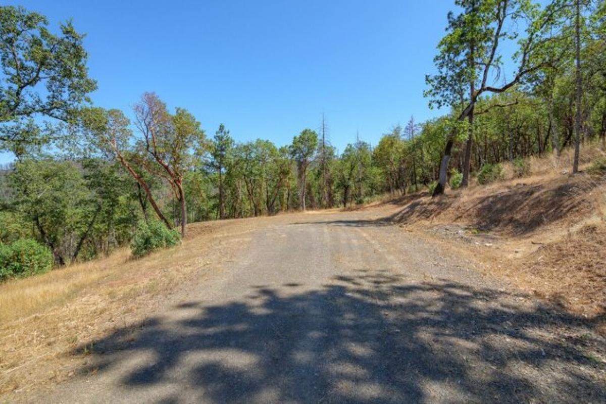 Picture of Residential Land For Sale in Medford, Oregon, United States