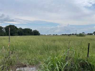 Residential Land For Sale in Luling, Texas