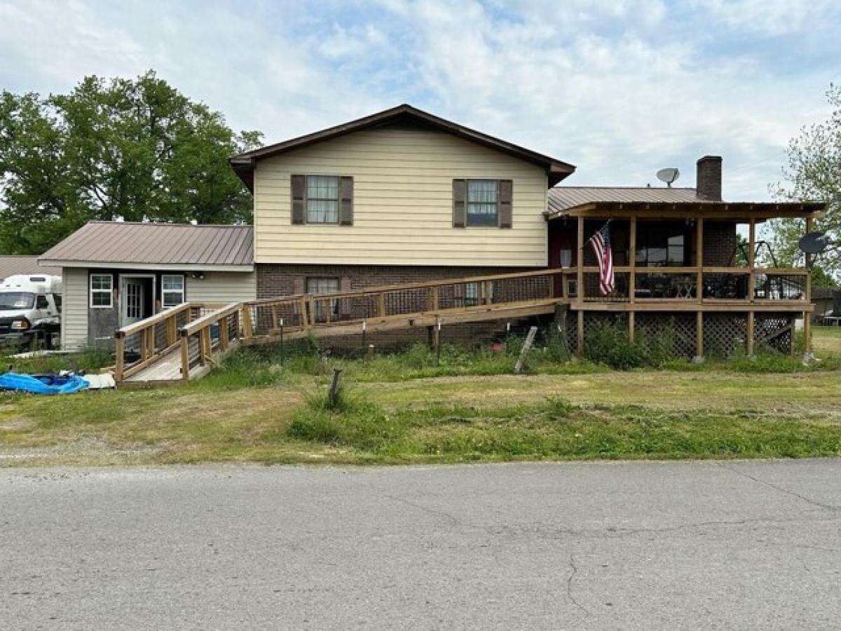 Picture of Home For Sale in Whitwell, Tennessee, United States