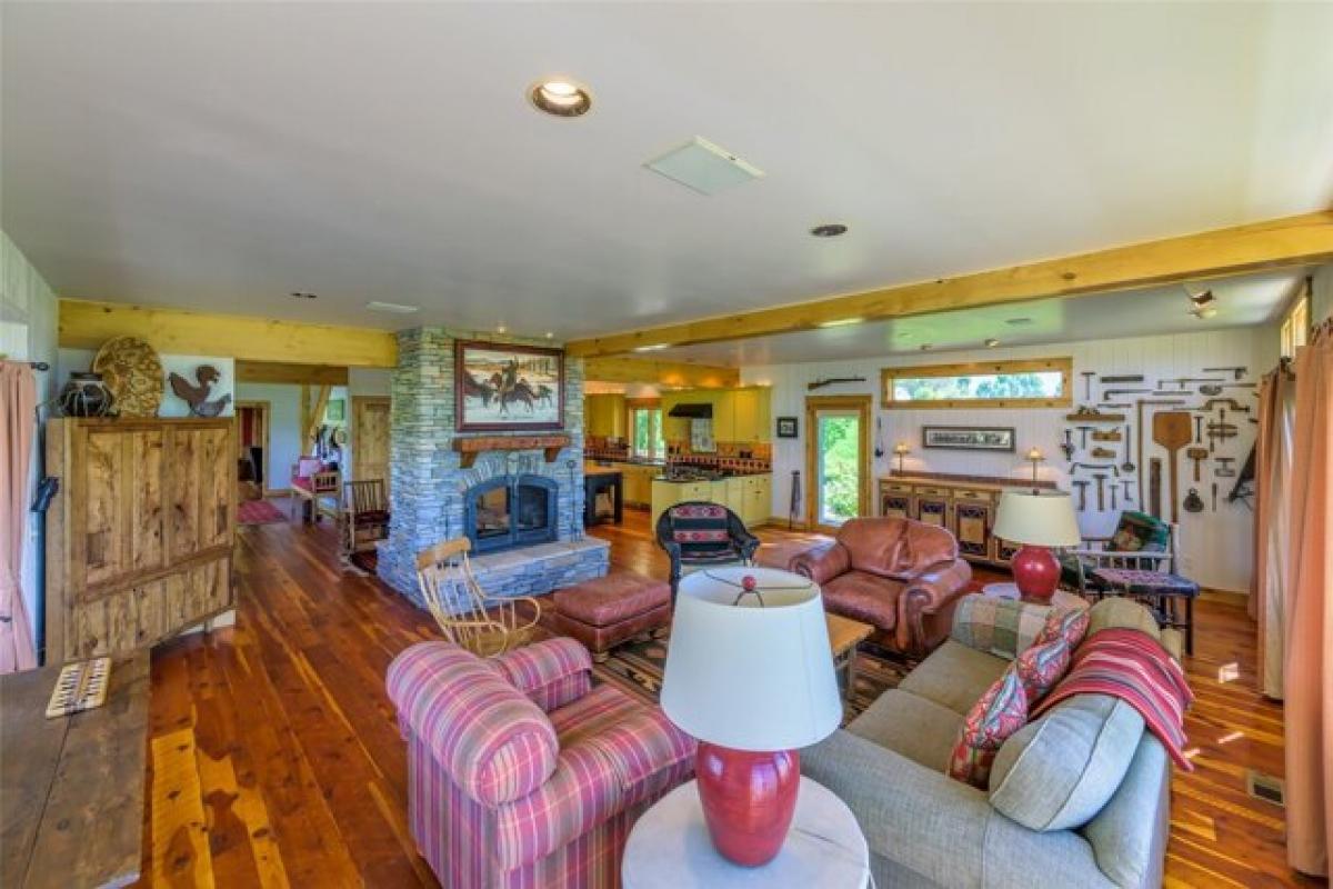 Picture of Home For Sale in Hamilton, Montana, United States