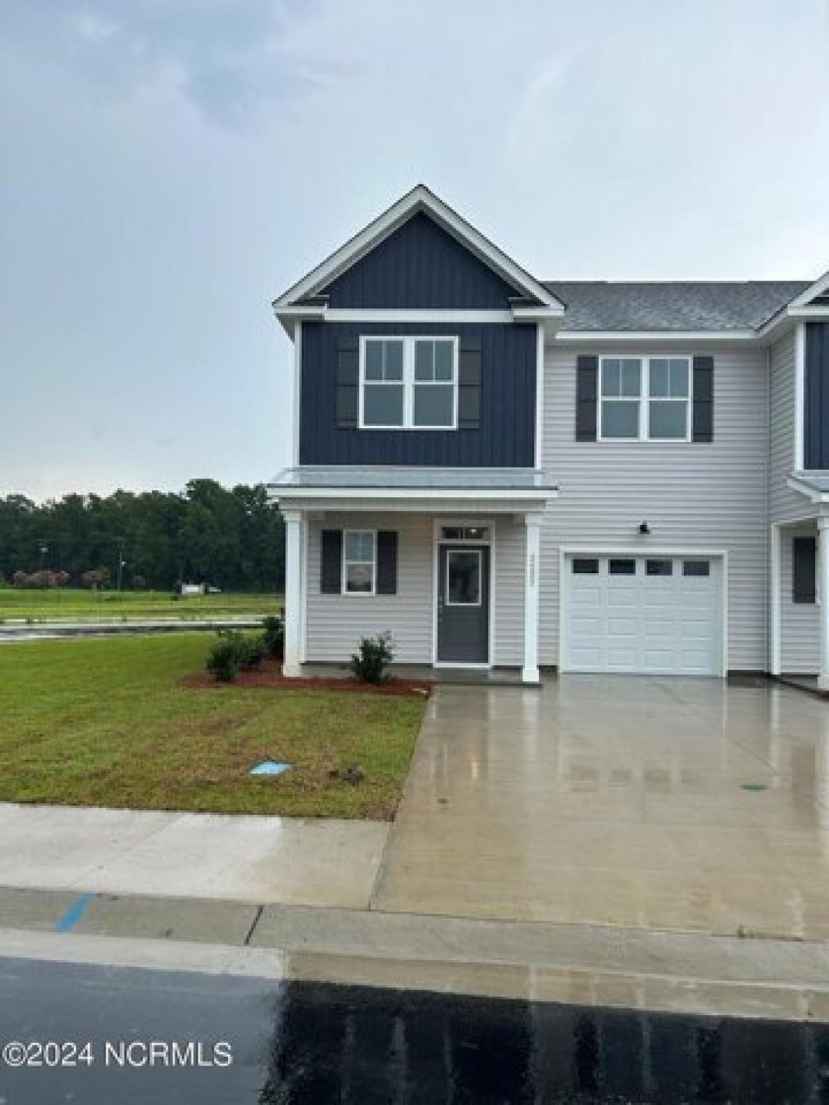 Picture of Home For Sale in Castle Hayne, North Carolina, United States