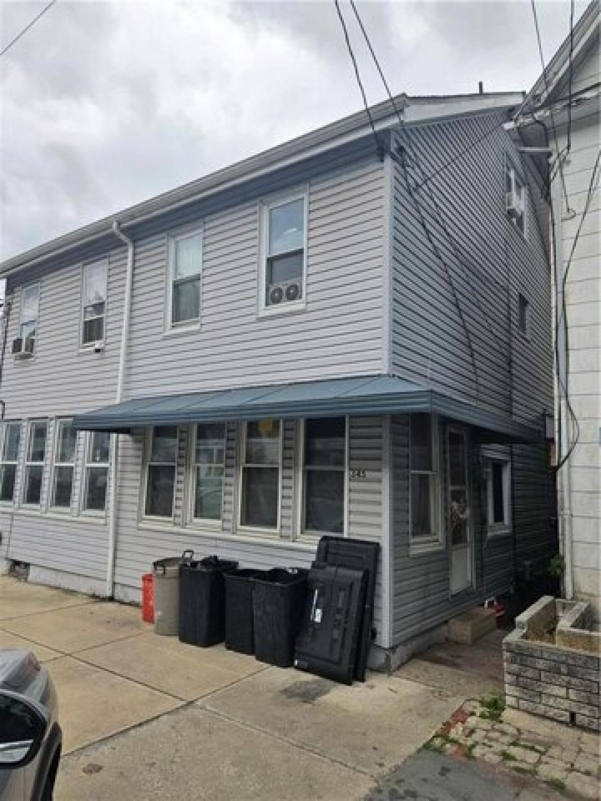 Picture of Home For Sale in Lansford, Pennsylvania, United States