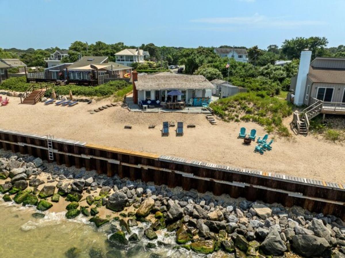 Picture of Home For Sale in Montauk, New York, United States