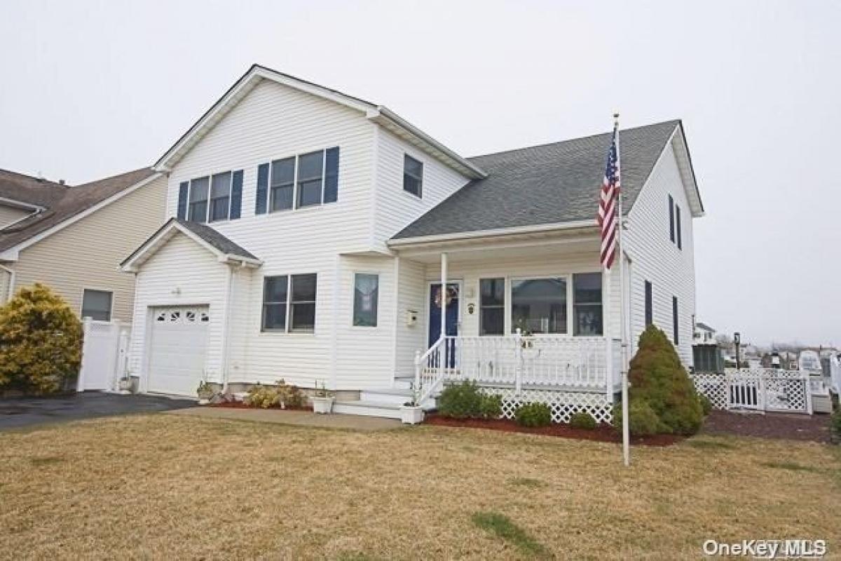 Picture of Home For Sale in Freeport, New York, United States