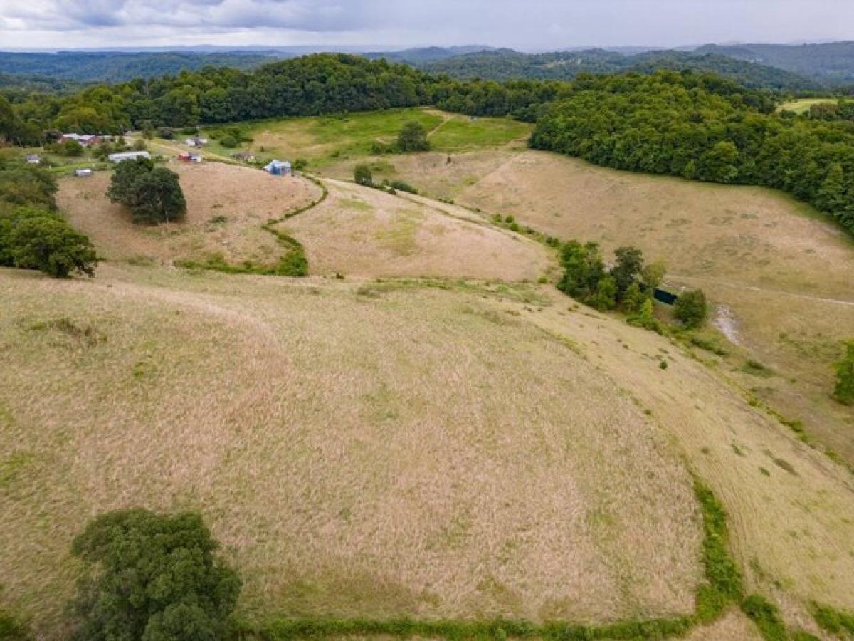 Picture of Home For Sale in Fairmont, West Virginia, United States