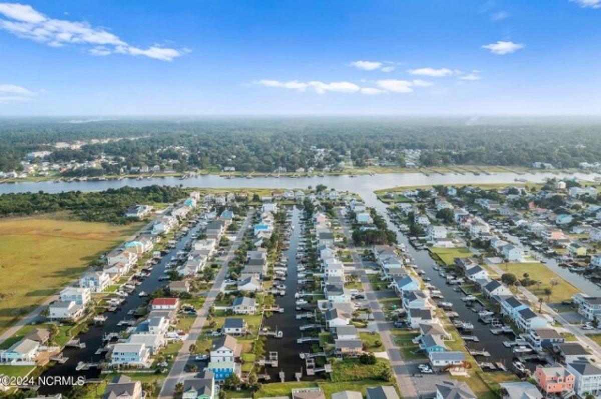 Picture of Home For Sale in Holden Beach, North Carolina, United States