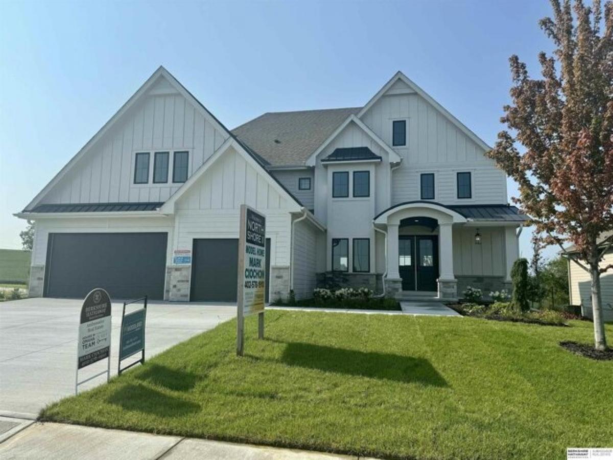 Picture of Home For Sale in Elkhorn, Nebraska, United States