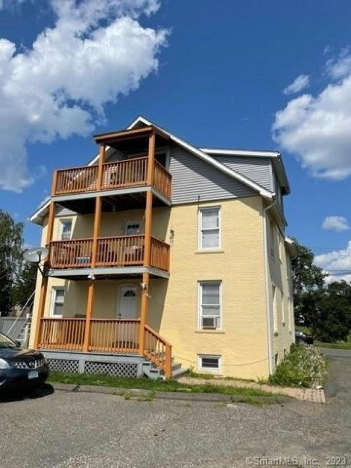 Picture of Home For Sale in West Hartford, Connecticut, United States