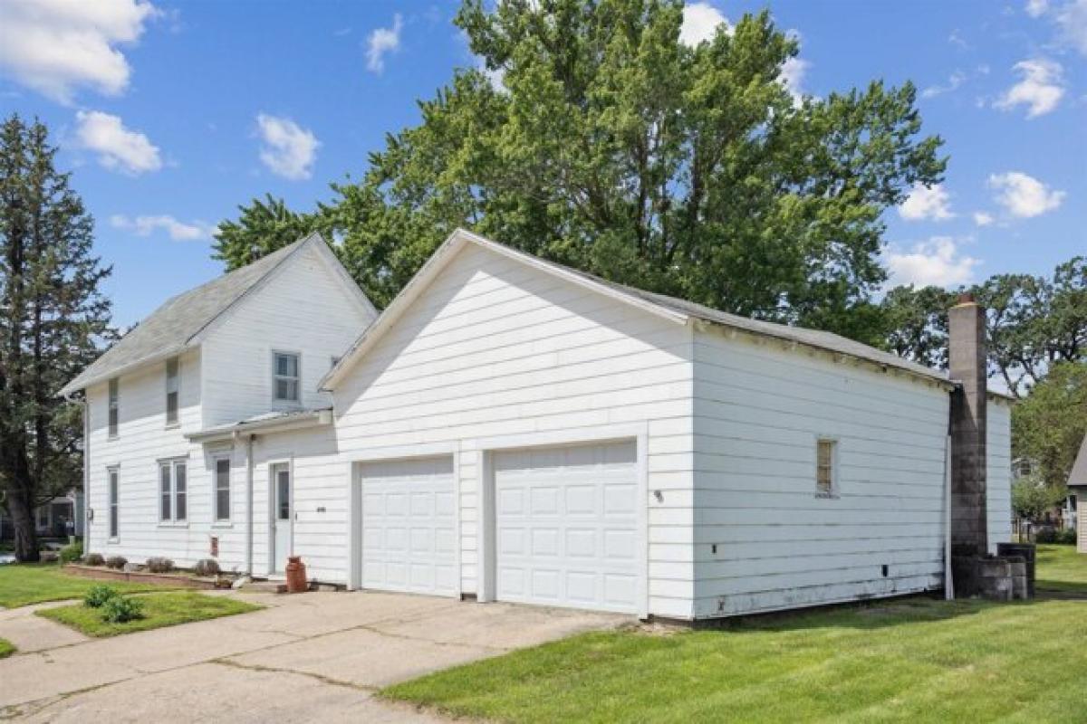 Picture of Home For Sale in Manchester, Iowa, United States