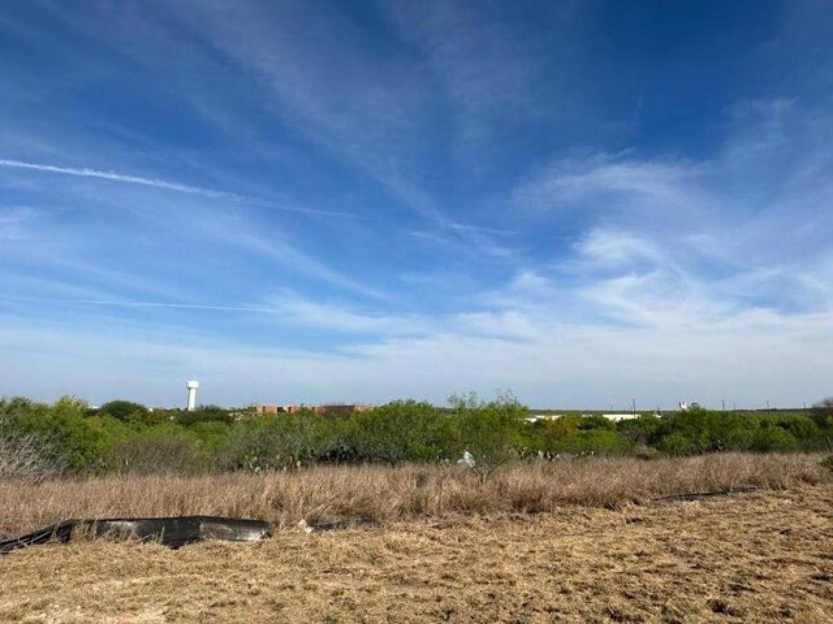 Picture of Residential Land For Sale in Laredo, Texas, United States