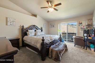 Home For Sale in Selah, Washington