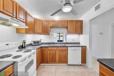 Home For Rent in Lauderdale Lakes, Florida