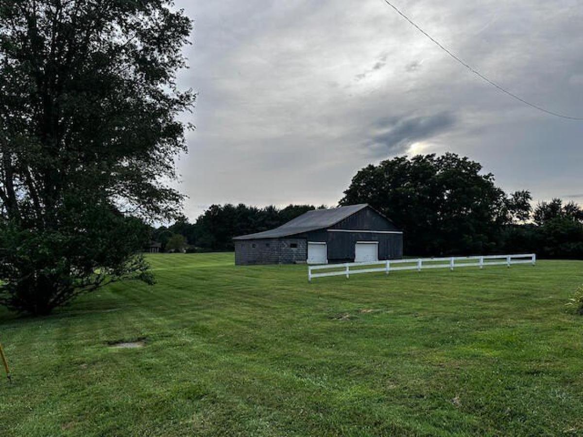 Picture of Home For Sale in Russell Springs, Kentucky, United States