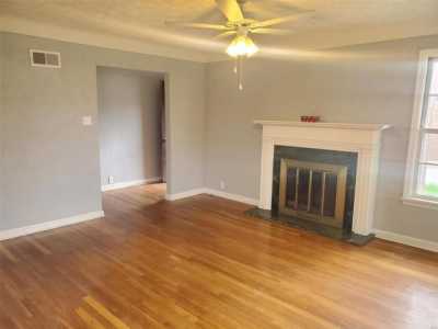 Home For Sale in Carlyle, Illinois