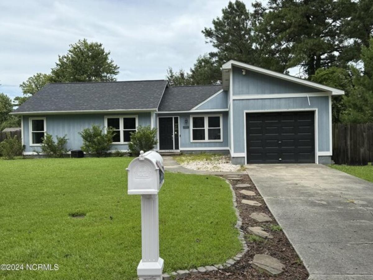 Picture of Home For Sale in Midway Park, North Carolina, United States