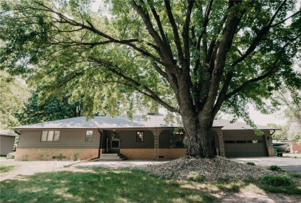 Picture of Home For Sale in Austin, Minnesota, United States