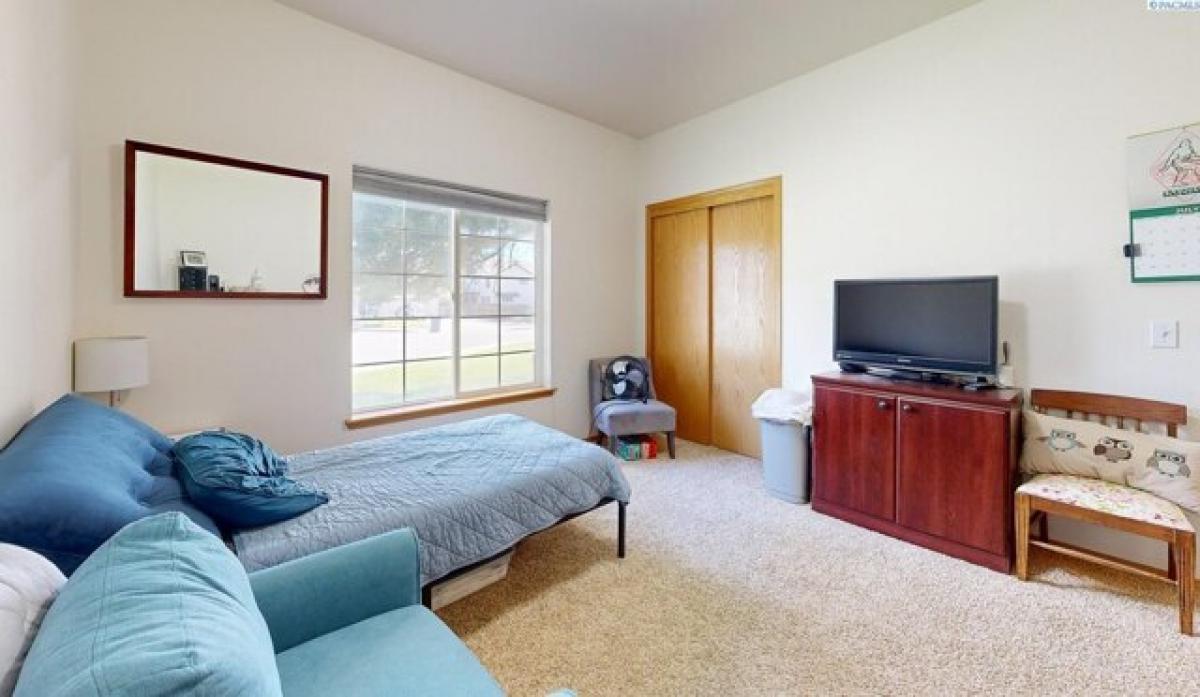 Picture of Home For Sale in West Richland, Washington, United States