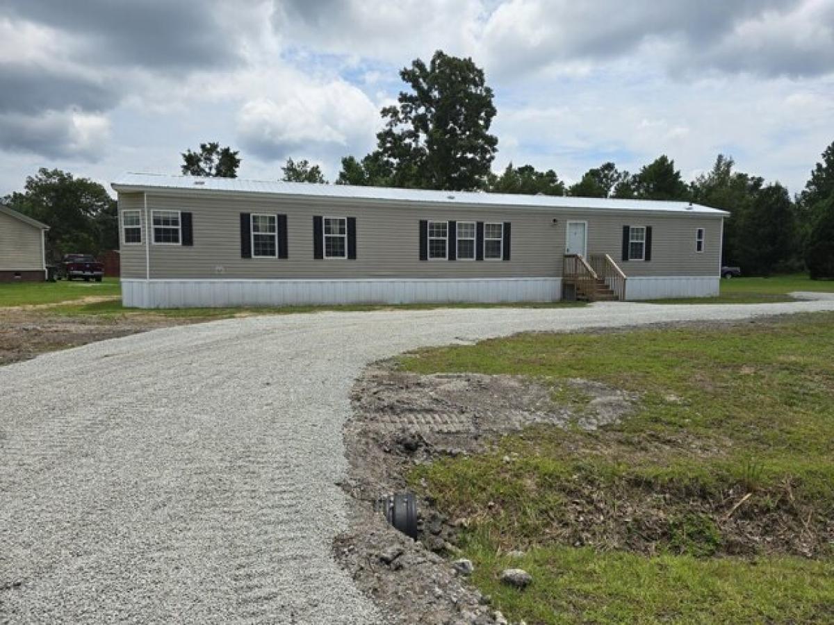 Picture of Home For Sale in Bonneau, South Carolina, United States