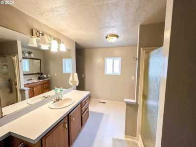 Home For Sale in Canby, Oregon