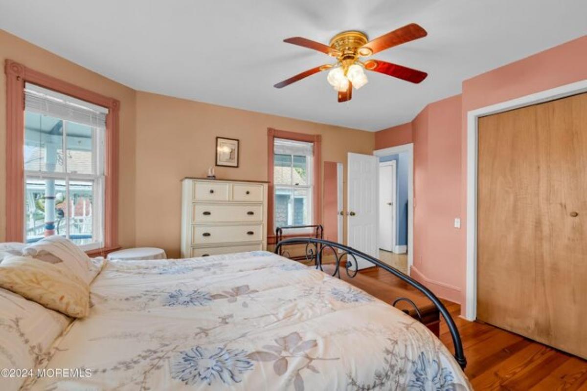 Picture of Home For Sale in Ocean Grove, New Jersey, United States