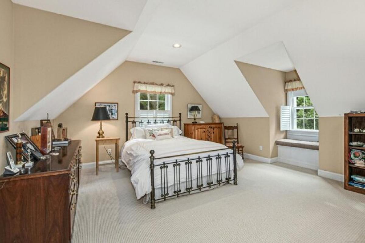 Picture of Home For Sale in New Canaan, Connecticut, United States