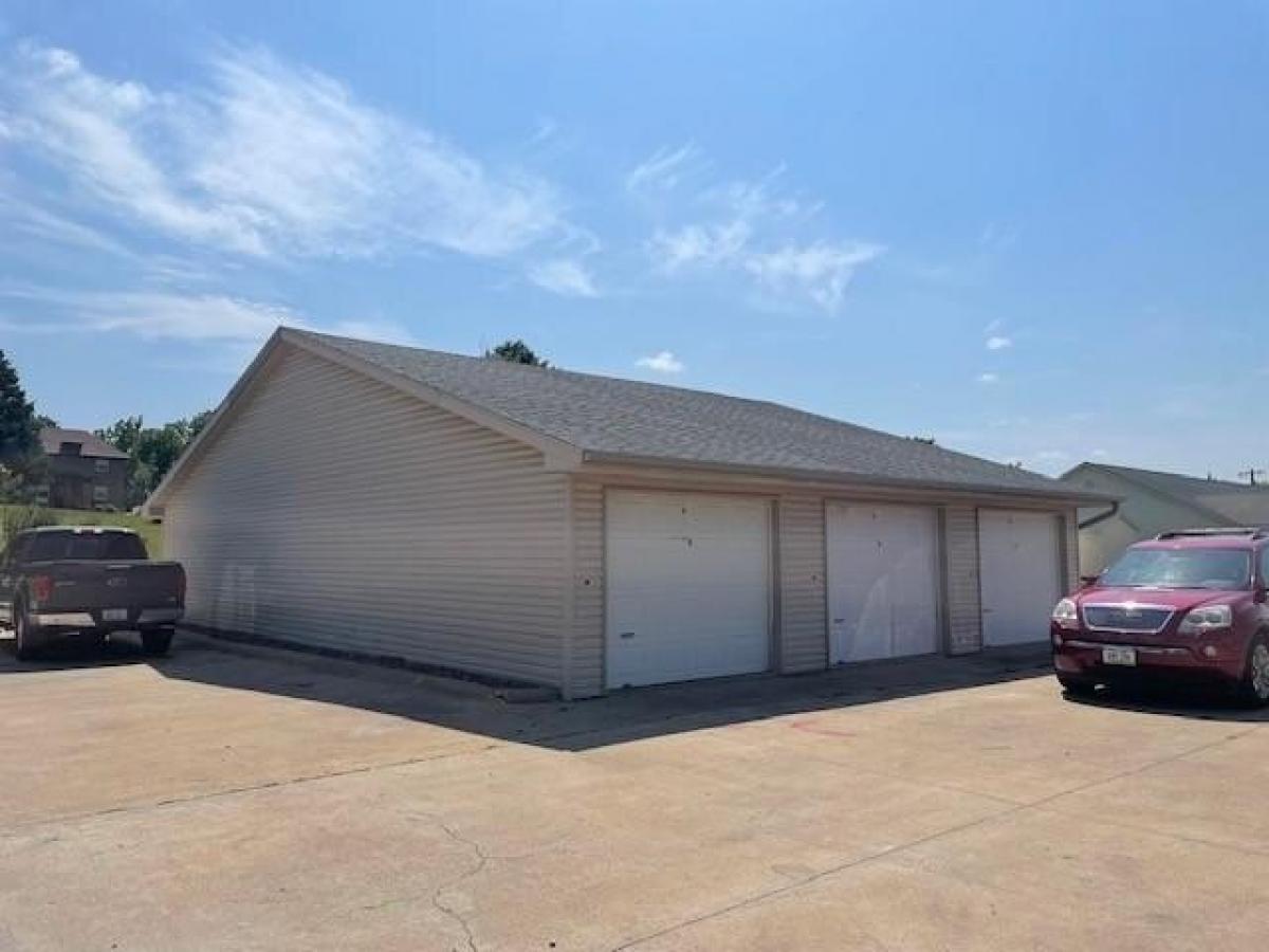 Picture of Home For Sale in Guthrie Center, Iowa, United States