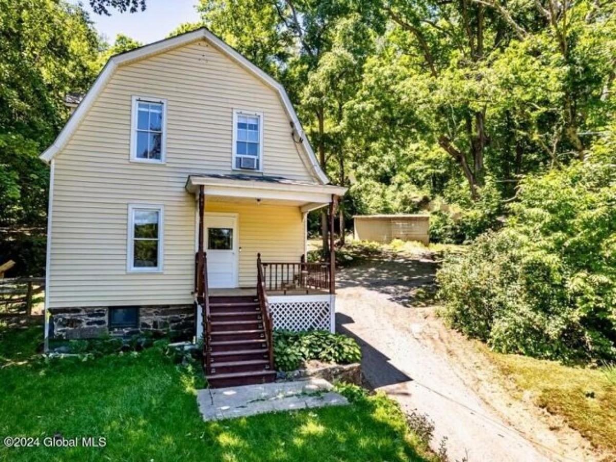 Picture of Home For Sale in Silver Bay, New York, United States