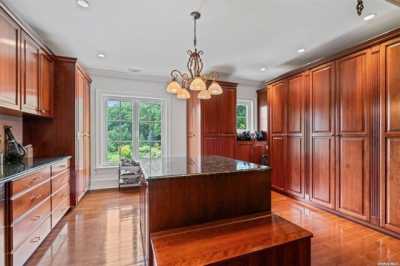 Home For Sale in Mill Neck, New York