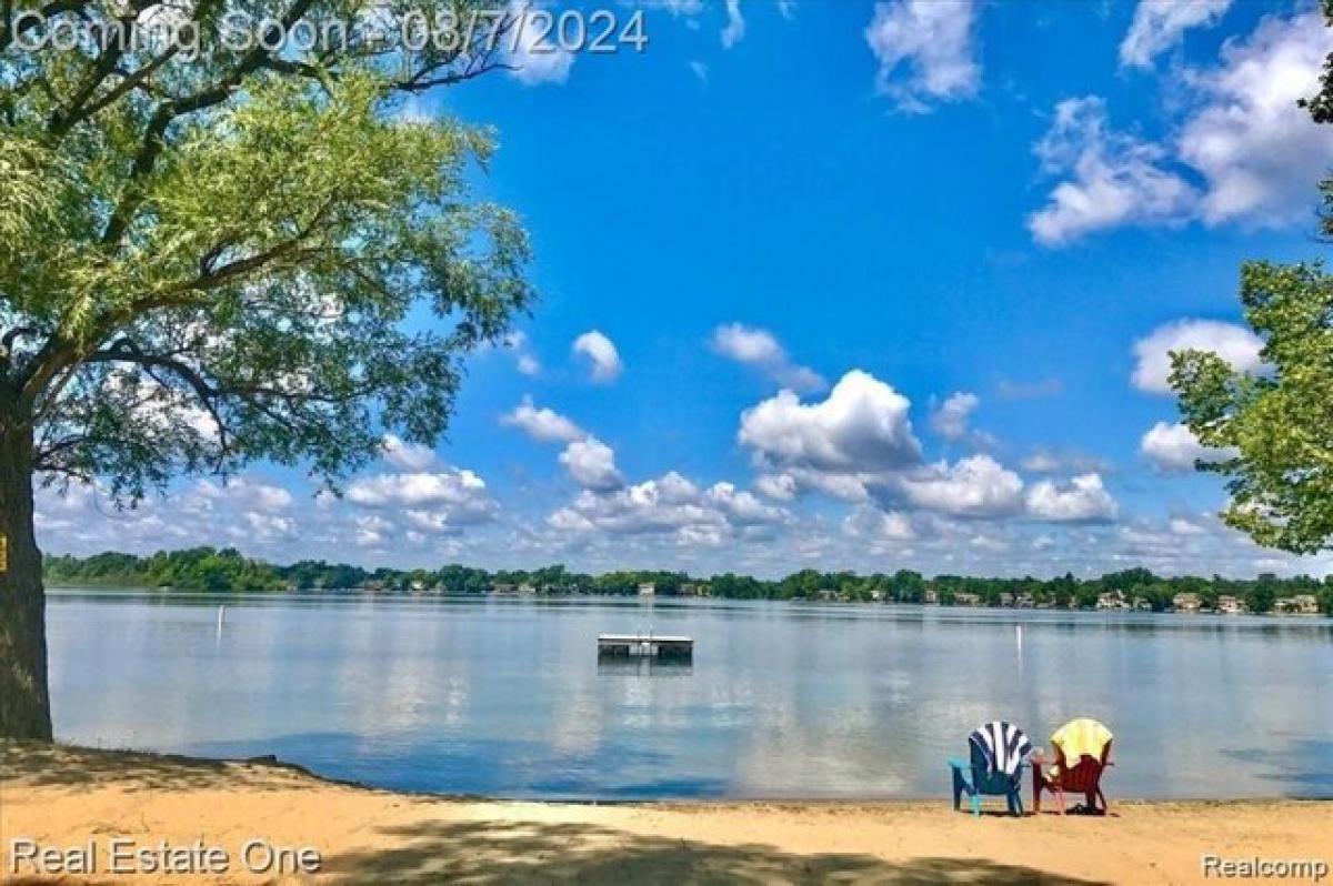 Picture of Home For Sale in Orion, Michigan, United States