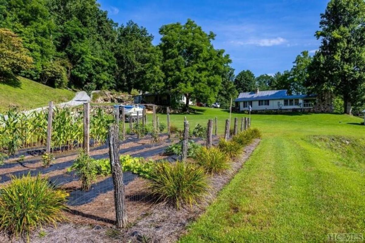 Picture of Home For Sale in Cullowhee, North Carolina, United States