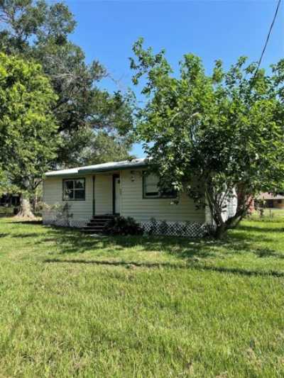 Home For Sale in Damon, Texas